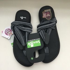 Sanuk yoga flip flop sandal